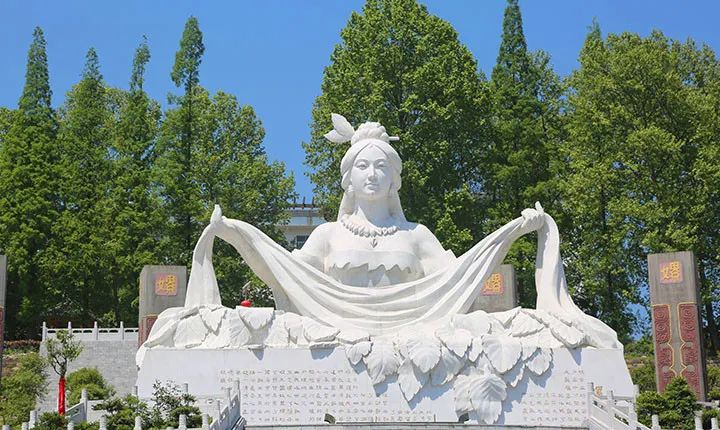 The statue of Lei zu in Yuan'an